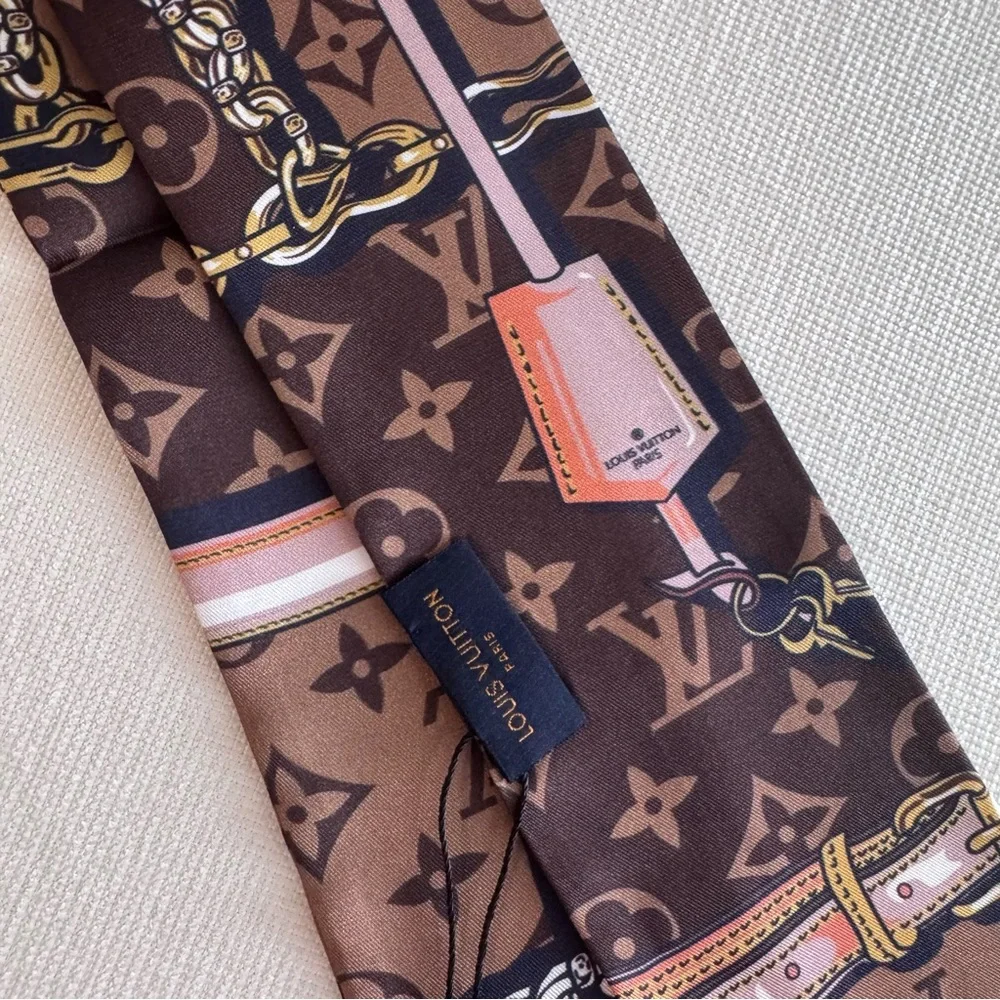 Louis Vuitton Monogram Silk Bandeau Scarf Brown Pink Chain Print BB Twilly New - Picture 5 of 8